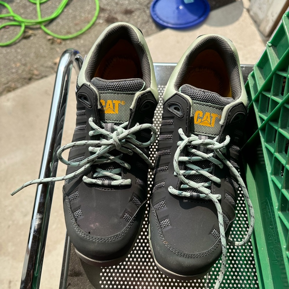 Size 9 1/2 steel toe women’s shoe